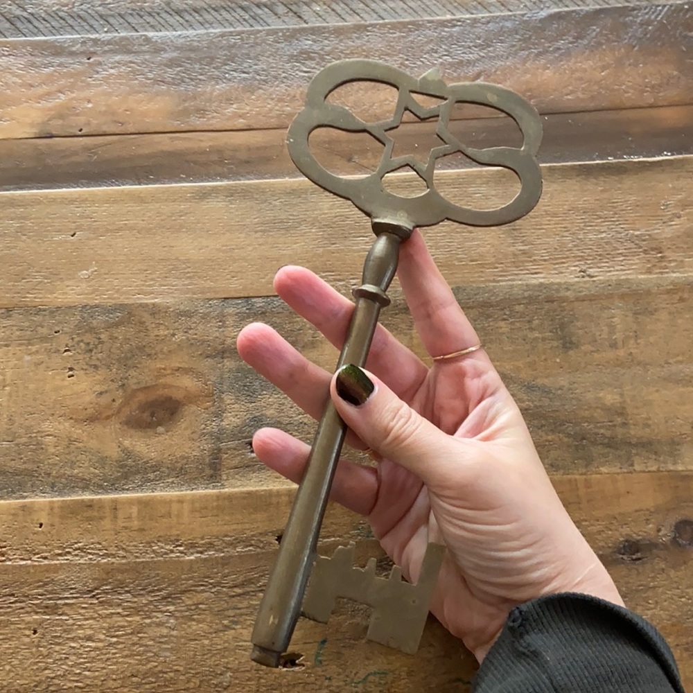 🗝 Large brass skeleton key decorative object